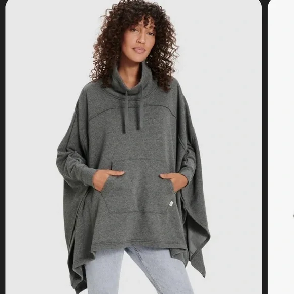 UGG PONCHO IN BLACK - Picture 2 of 12